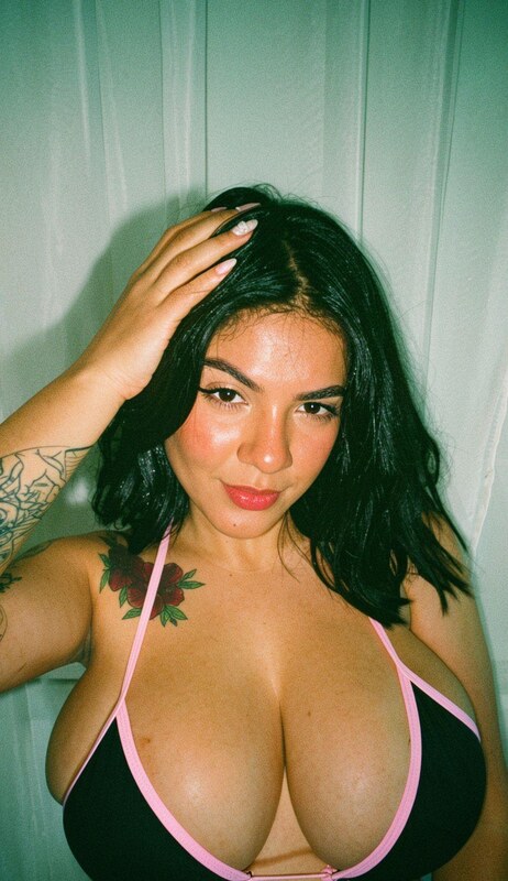 Emybeecker nude photo 3