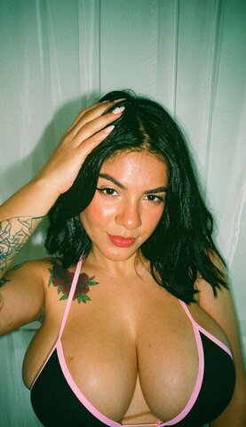 Emybeecker nude photo 2