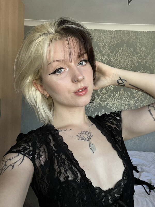 Emzeeni nude photo 3