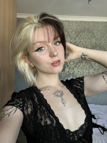 Emzeeni nude photo 1