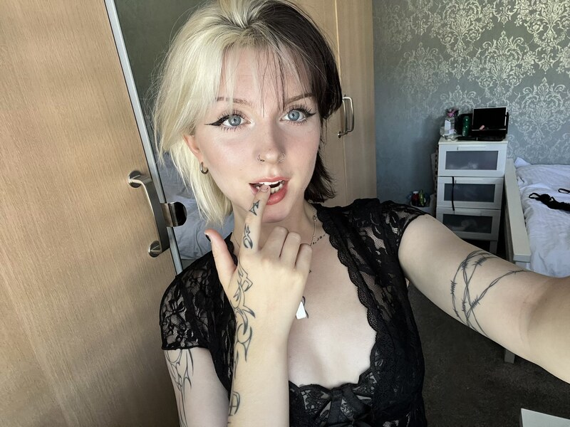 Emzeeni nude photo 1