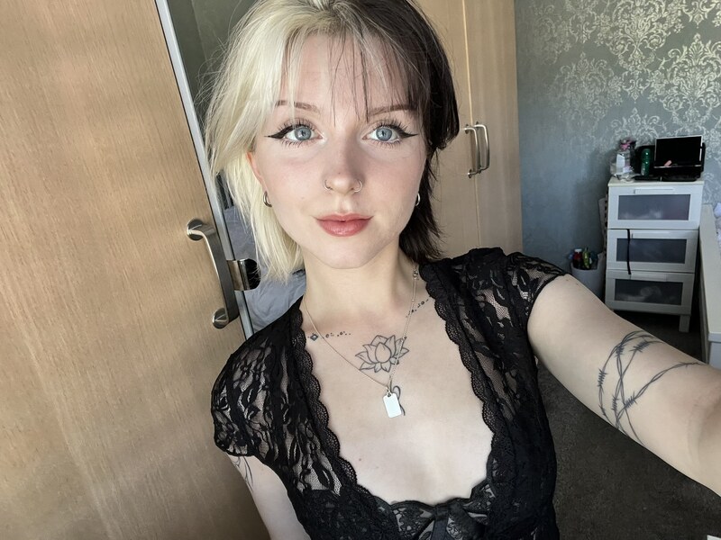 Emzeeni nude photo 2