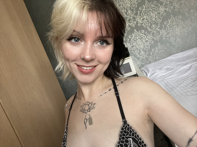 Emzeeni nude photo 2