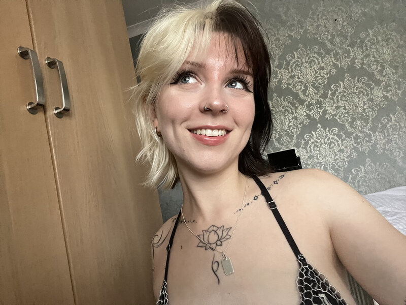 Emzeeni nude photo 3