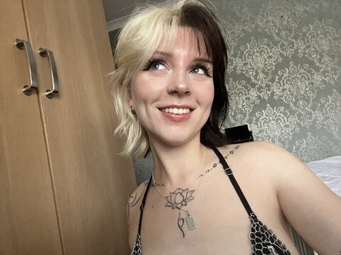Emzeeni nude photo 4