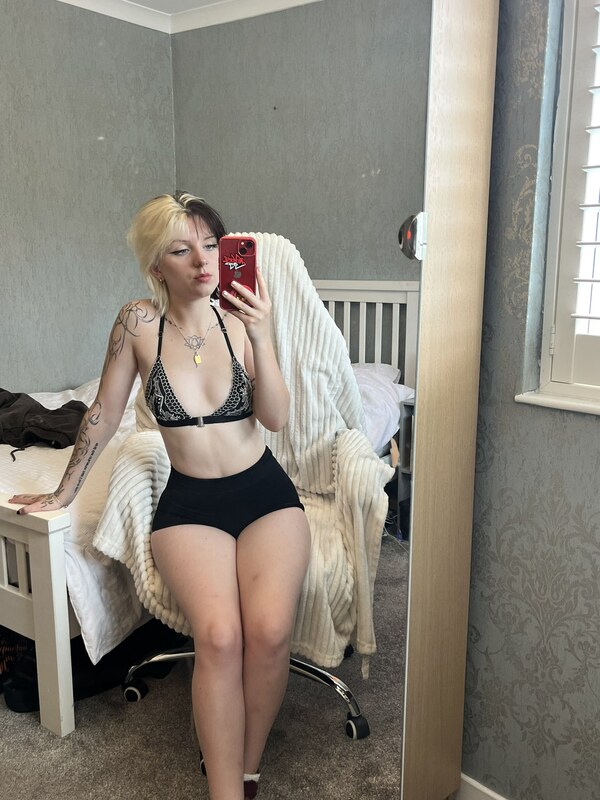 Emzeeni nude photo 1