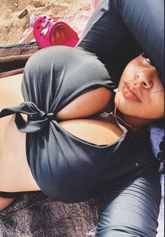 Enilyehc nude photo 1
