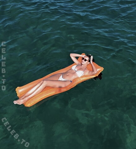 Enisa bukvic nude photo 2