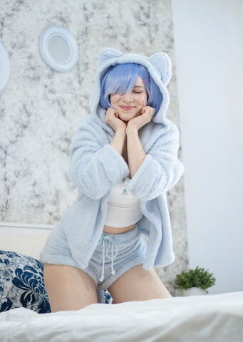 Enji Night nude