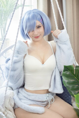 Enji Night nude photo 7