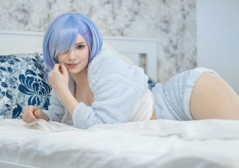 Enji Night nude photo 3