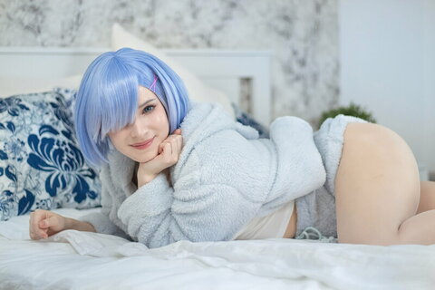 Enji Night nude photo 2