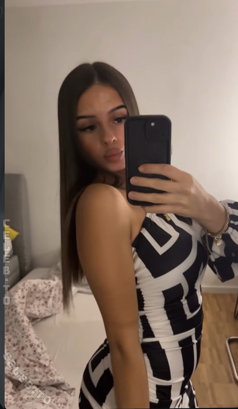 Era nude photo 4