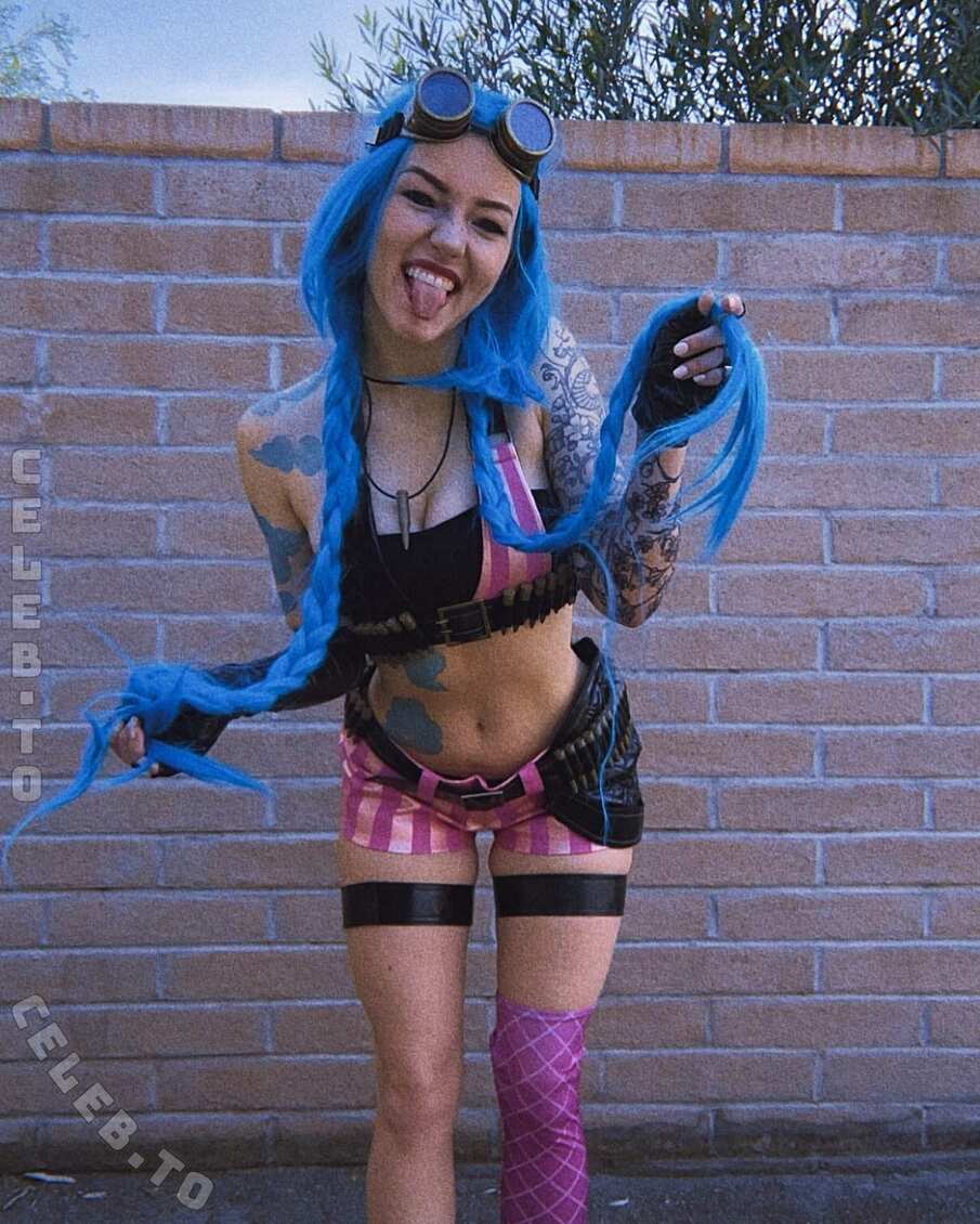 Eralia nude photo 3