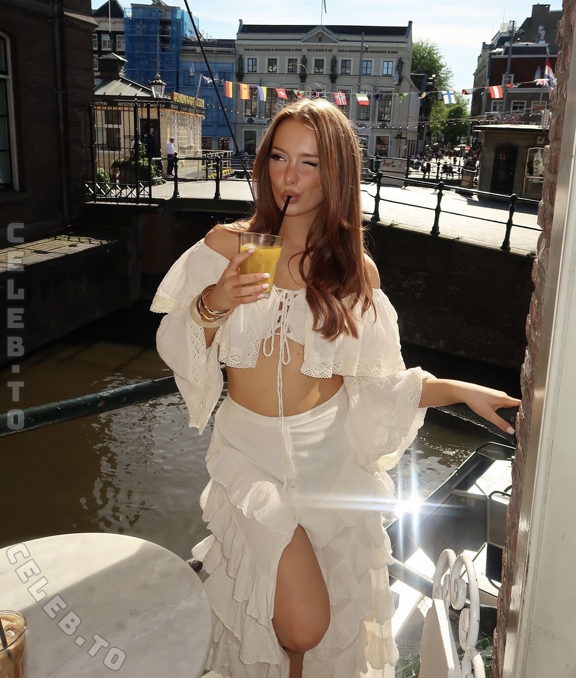 Erda nude photo 1