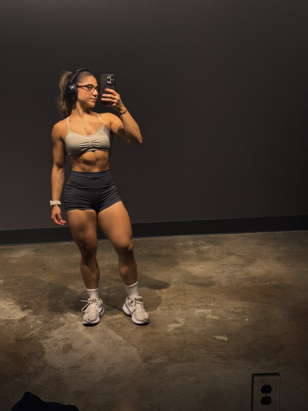 Erika nude photo 6