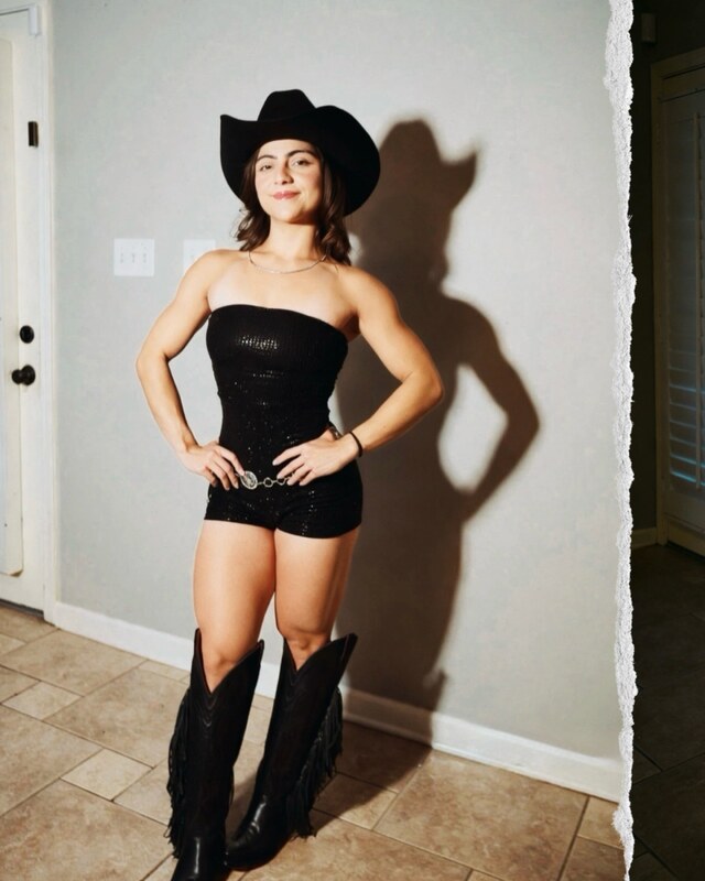 Erika nude photo 25