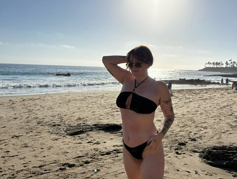 Erin Dougal nude photo 1
