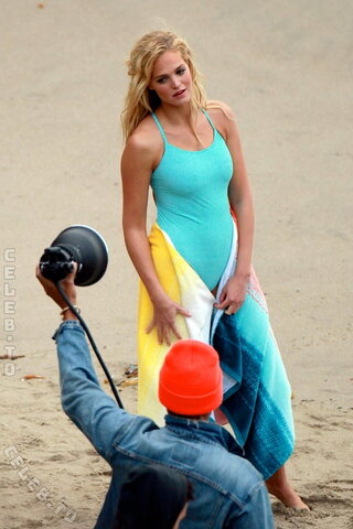 Erin Heatherton nude photo 16