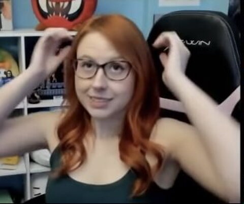 Erin Plays nude photo 5