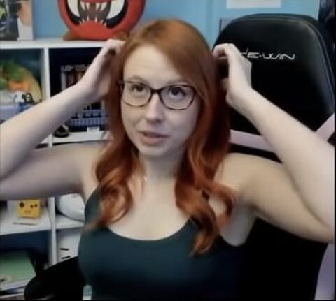 Erin Plays nude photo 4