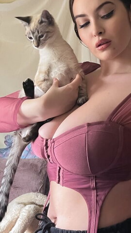 Erinmhk nude photo 8