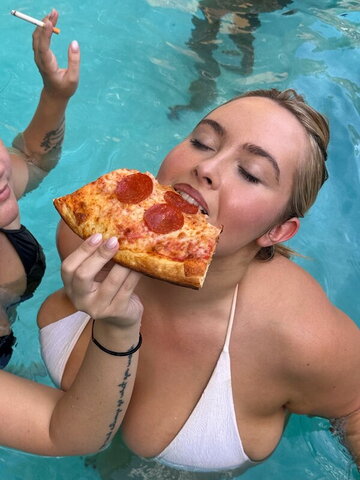Erinmhk nude photo 2