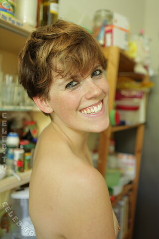 Ersties nude photo 195