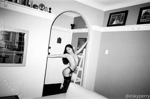 eskyperry nude photo 25