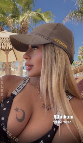 esleem.20 – Awesome pictures from her Insta Highlights