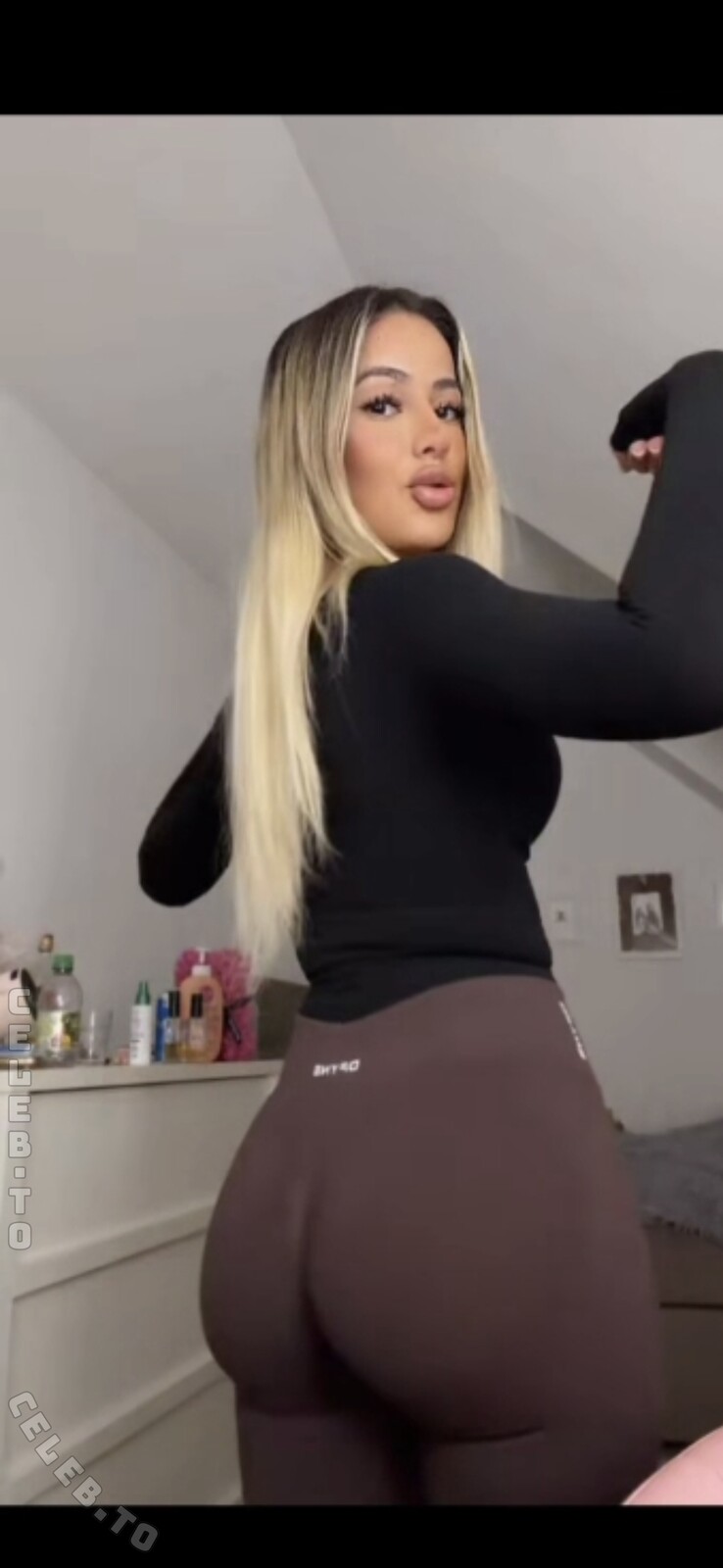 esleem.20 nude photo 3