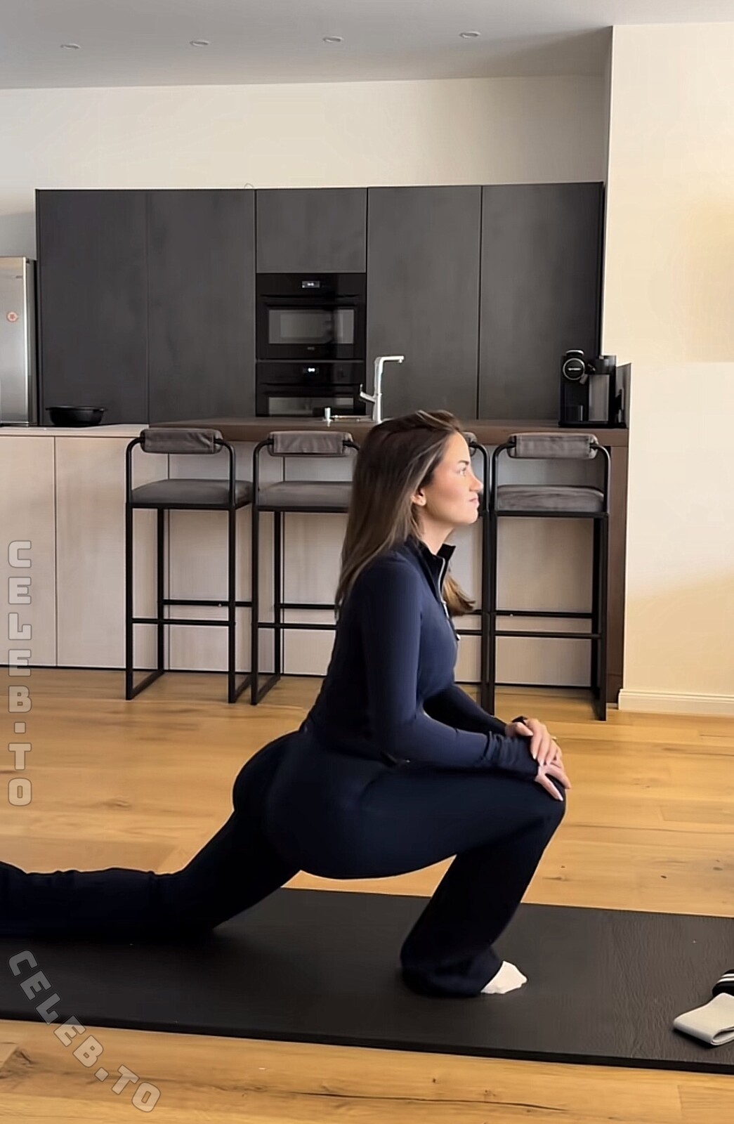 Esra Algac nude photo 6