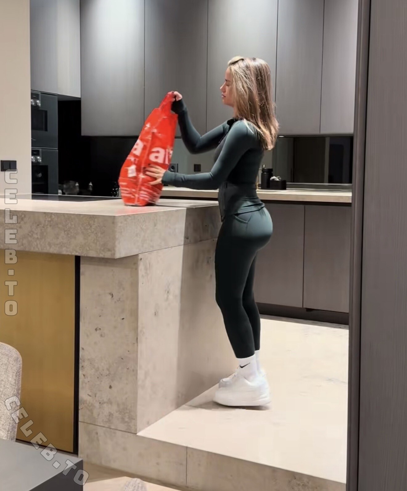 Esra Algac nude photo 6