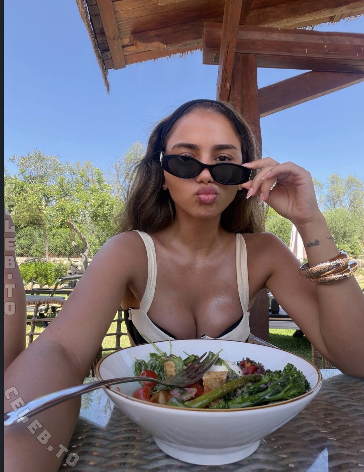 Esra Algac nude photo 1