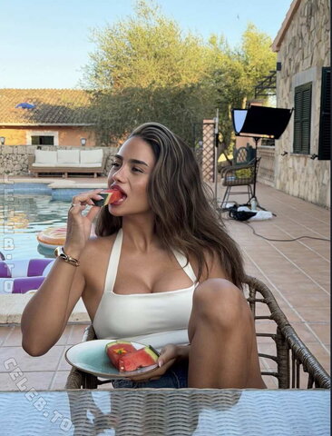 Esra Algac nude photo 10