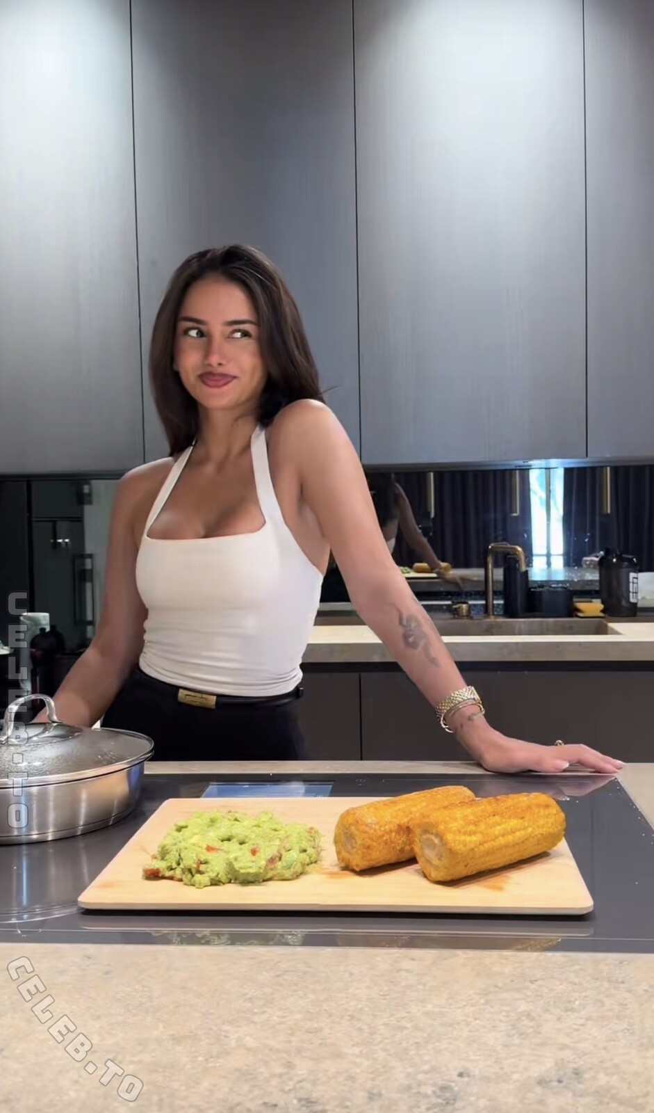 Esra Algac nude photo 3