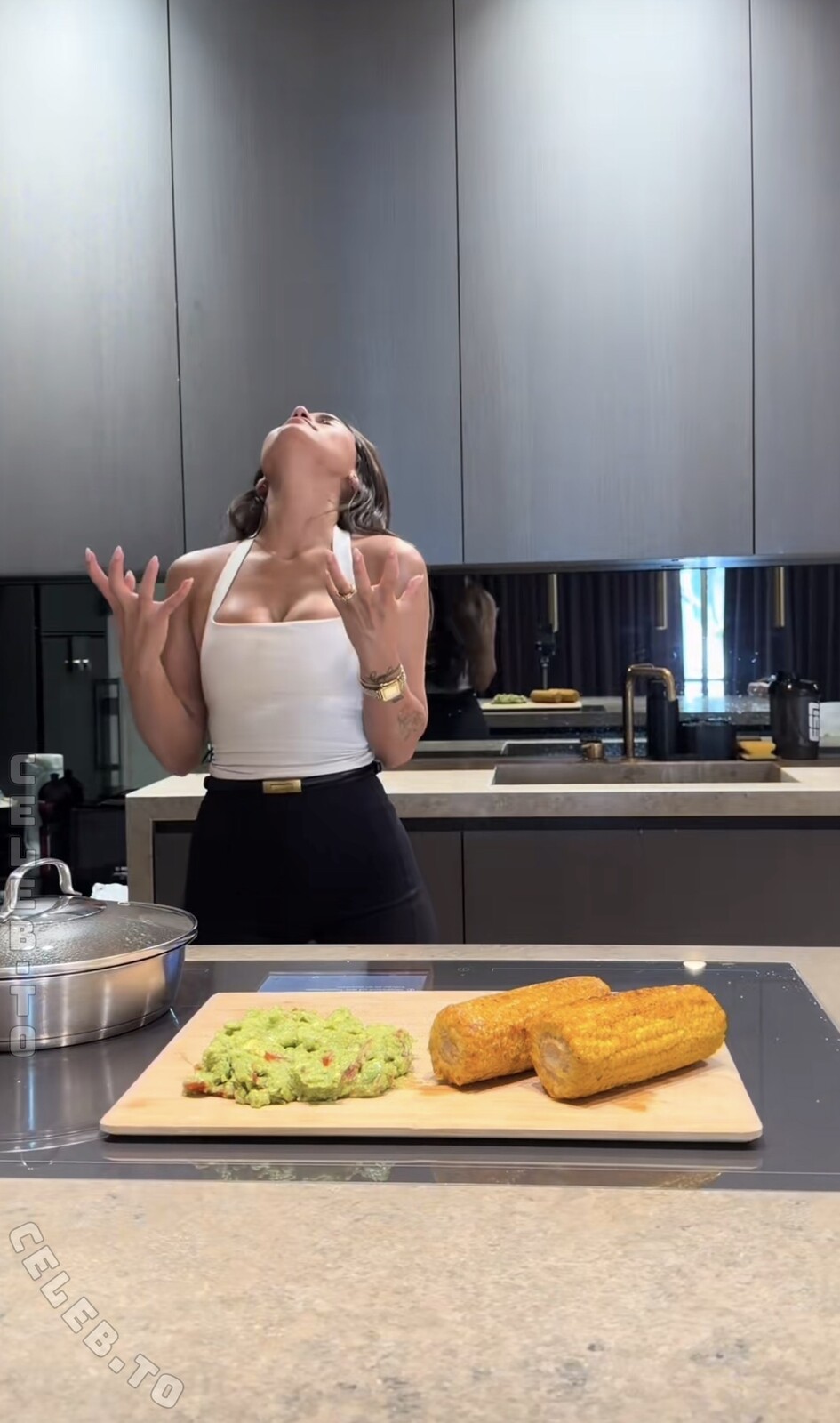 Esra Algac nude photo 4