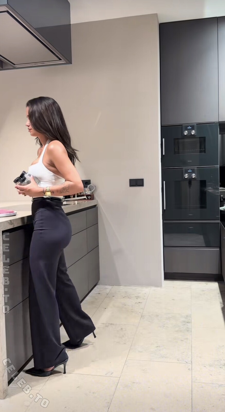 Esra Algac nude photo 5