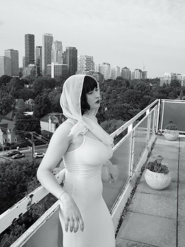 Esteeisonline nude photo 7