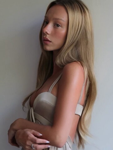 Ester Exposito Fresh (5 photos)
