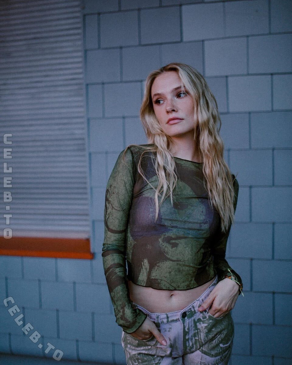 Esther Graf nude photo 9