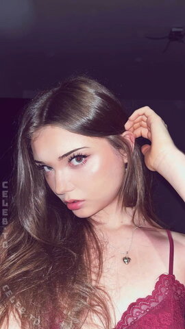 etiennee.lng nude photo 2