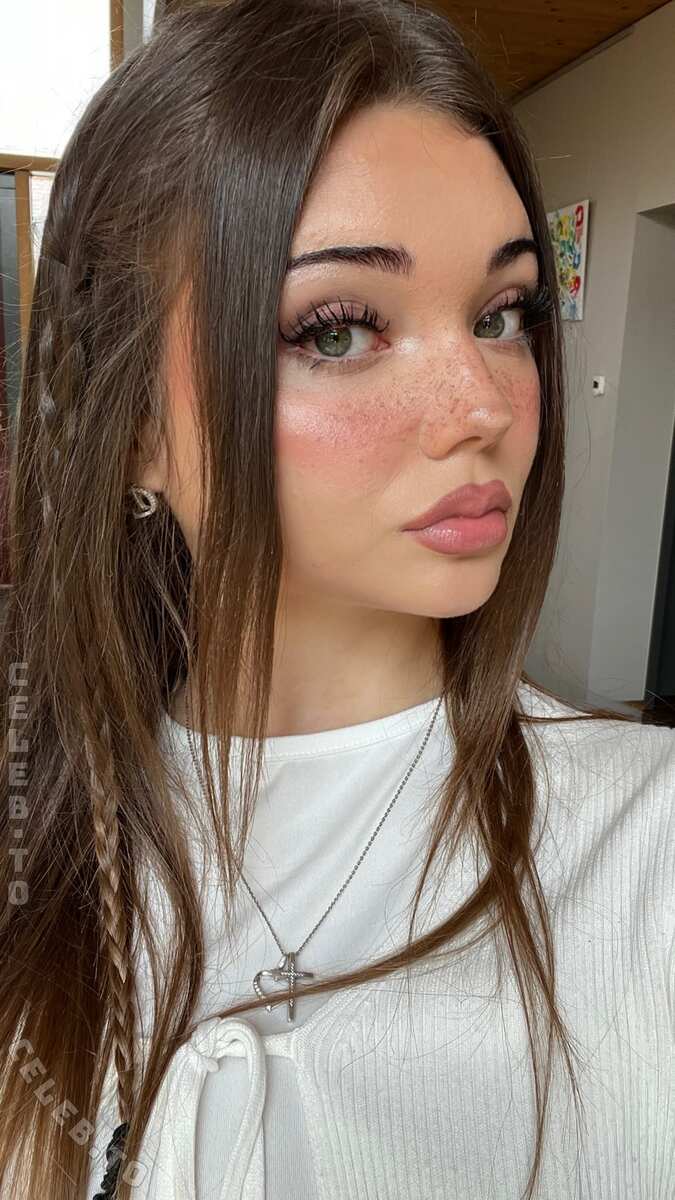 etiennee.lng nude photo 3