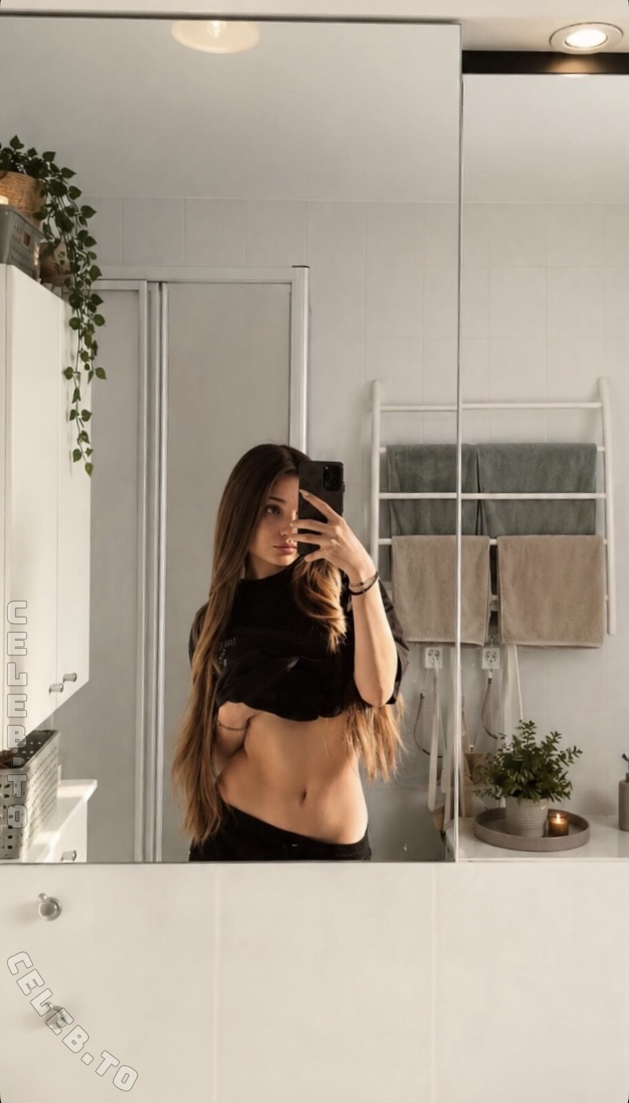 etiennee.lng nude photo 1