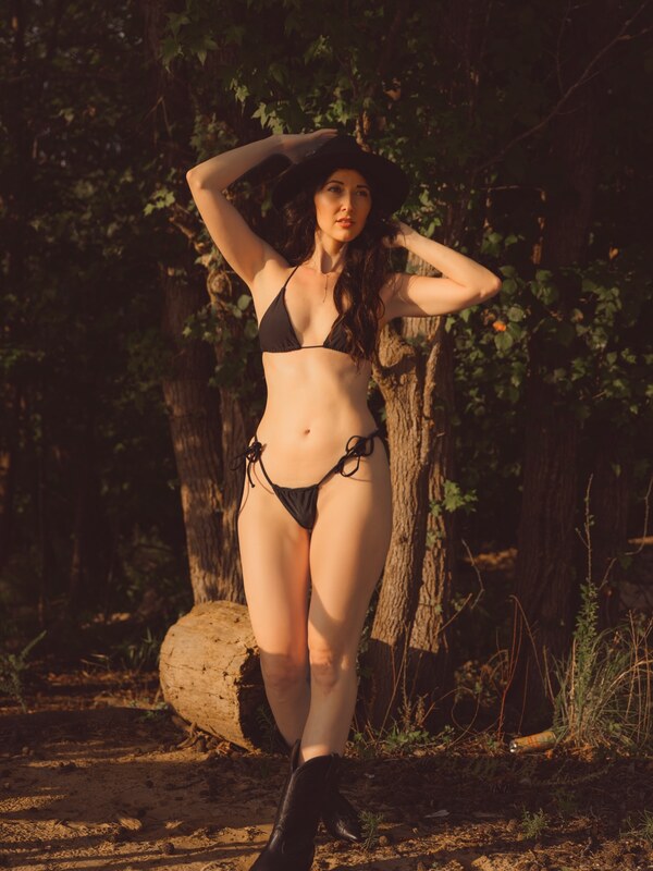 Eugenia Gonzales nude photo 4