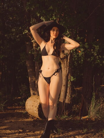 Eugenia Gonzales nude photo 5