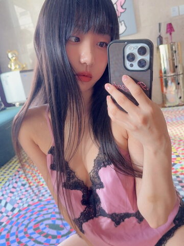 Eunji Pyoapple nude photo 2