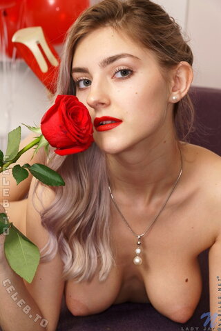 Eva Elfie nude photo 4