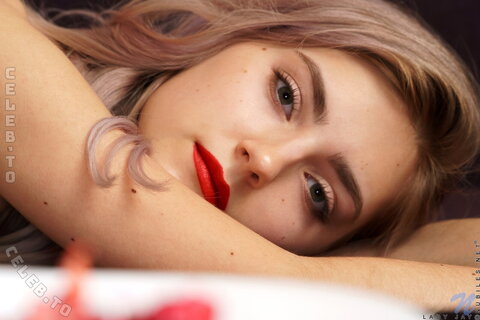 Eva Elfie nude photo 1
