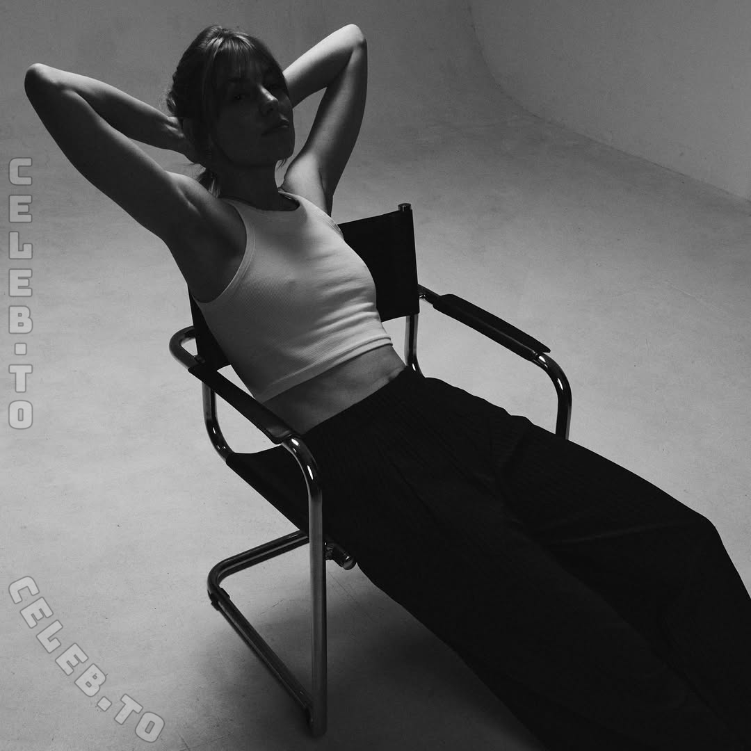 Eva Schulz nude photo 3